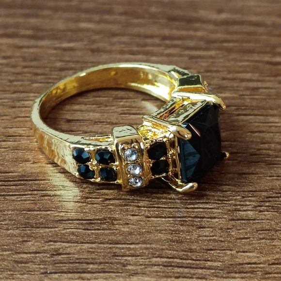 Vintage Glam Gold Tone Black Emerald Cut Rhinestone Cocktail Statement Ring 9 - Picture 4 of 7
